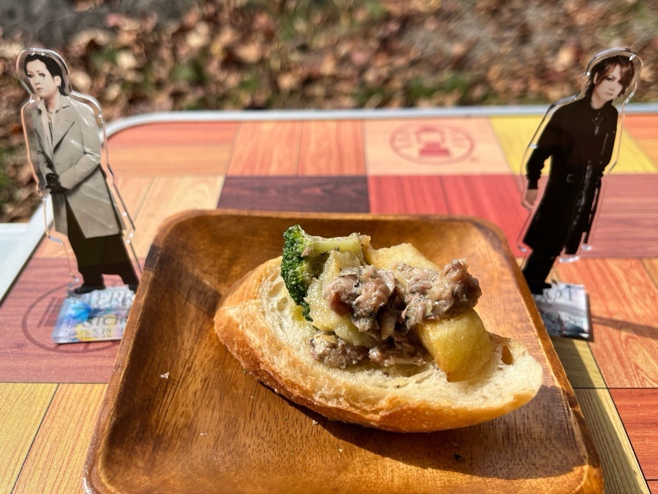 昼ごはんはアヒージョとバケット