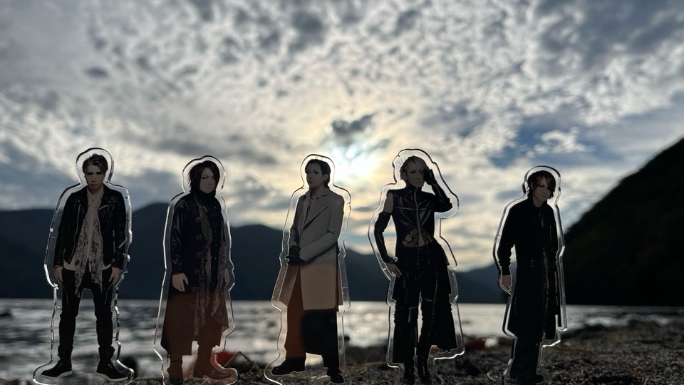 あまりにもかっこいいPIERROTアクスタ(逆光)