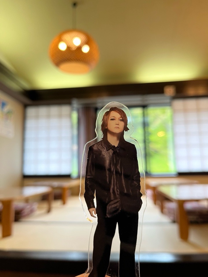 温泉の休憩エリアにいるTAKEOさん