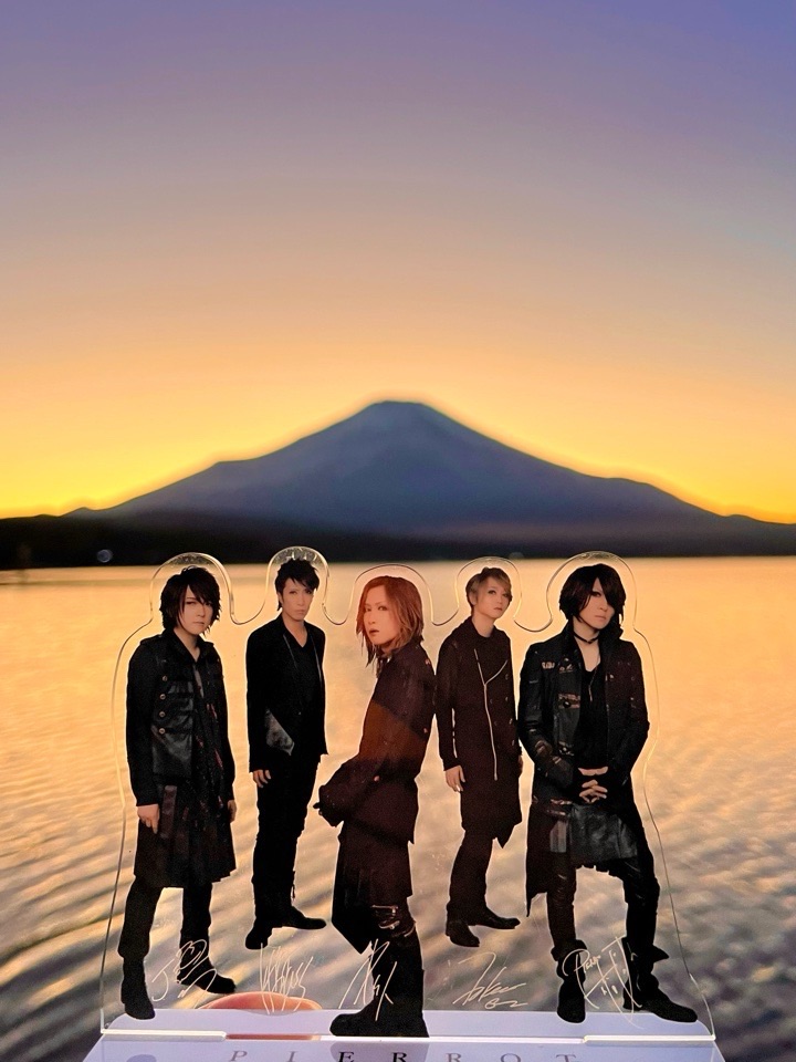 夕焼けPIERROTアクスタ